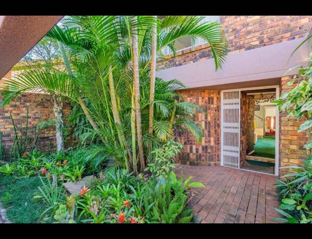 4 BEDROOM HOUSE FOR SALE IN RESERVOIR HILLS